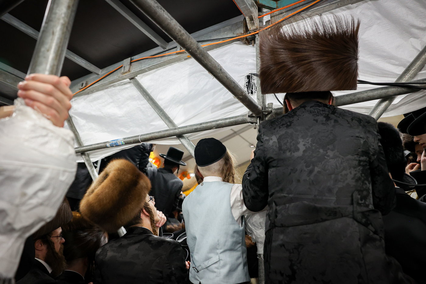 סעודת הודאה מוצ"ש נחמו בחצה"ק סקולען ירושלים