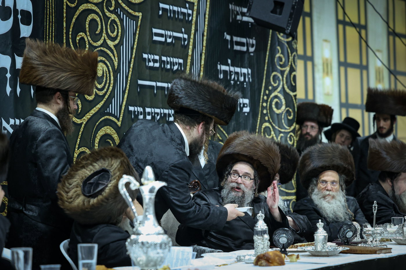 סעודת הודאה מוצ"ש נחמו בחצה"ק סקולען ירושלים