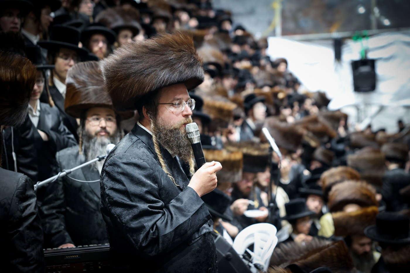 סעודת הודאה מוצ"ש נחמו בחצה"ק סקולען ירושלים