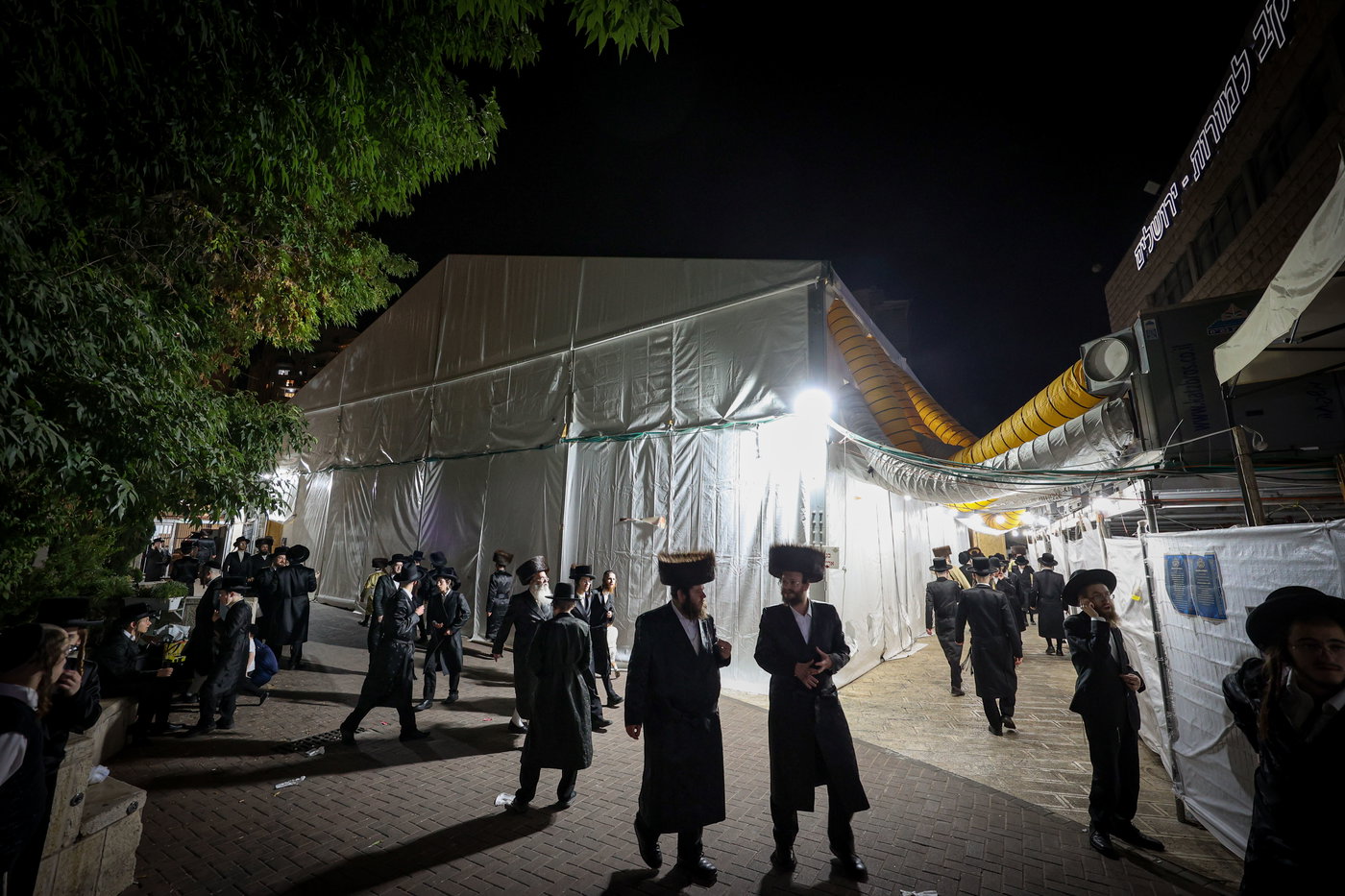 סעודת הודאה מוצ"ש נחמו בחצה"ק סקולען ירושלים