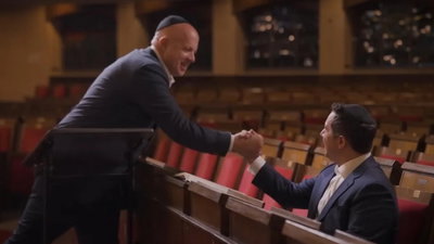 "אחד מגדולי החזנים בעולם - בתוך 4 שנים" | כשמנחם טוקר פגש את ניסים סאאל • צפו