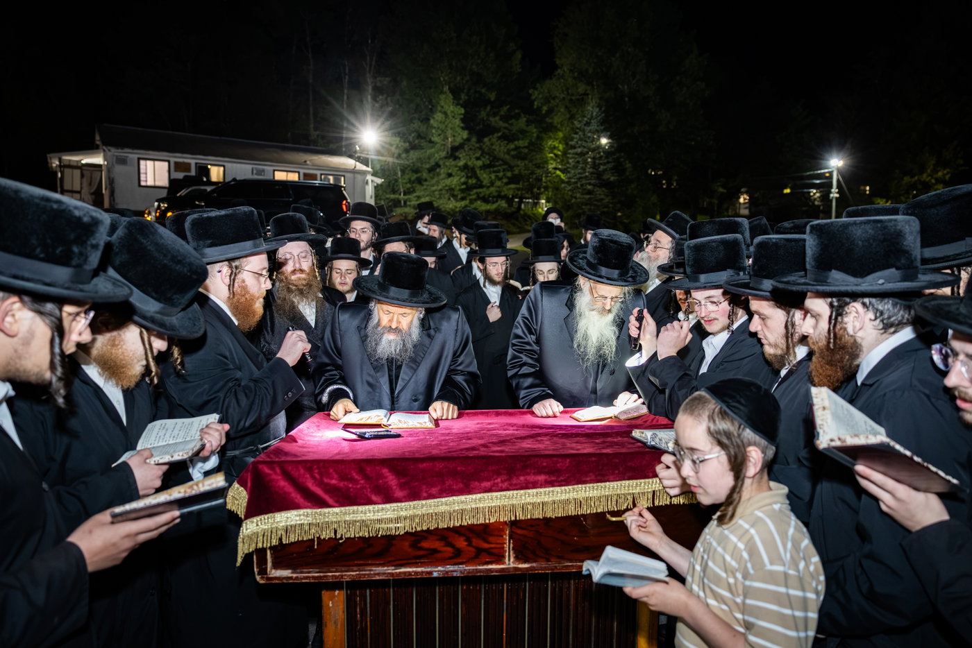 תשעה באב אצל האדמו"ר מבאבוב 45