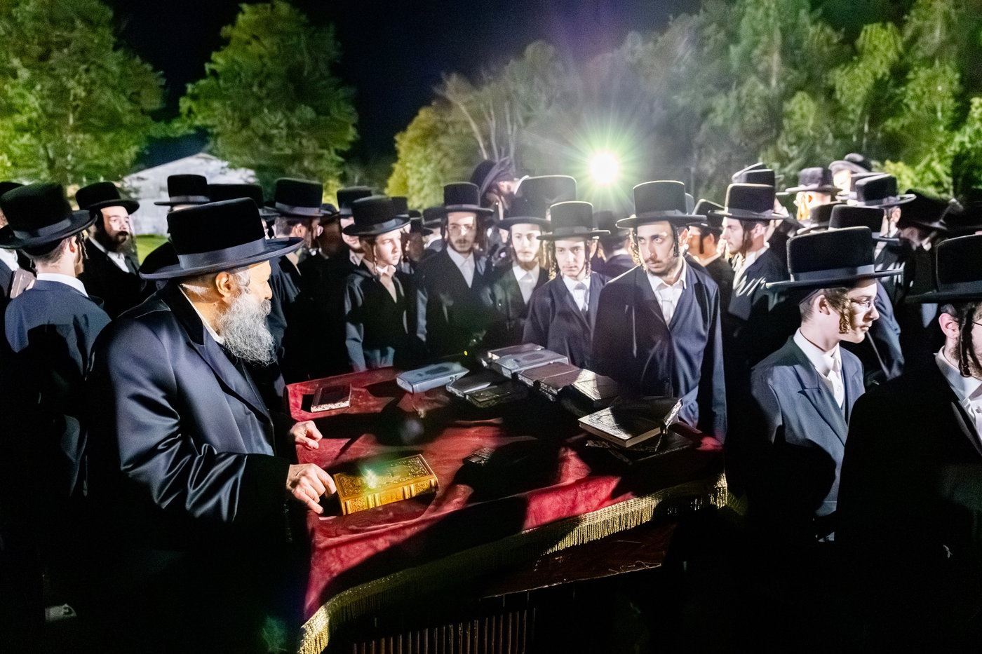 תשעה באב אצל האדמו"ר מבאבוב 45