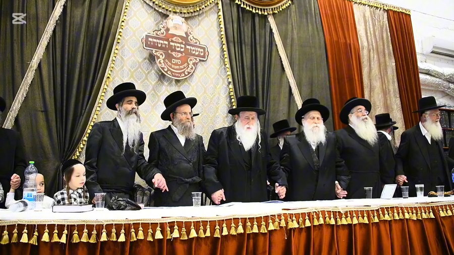 מעמד כבוד התורה במכנובקא בעלזא