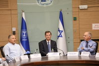 זיני, ביסמוט וסולברג בדיון