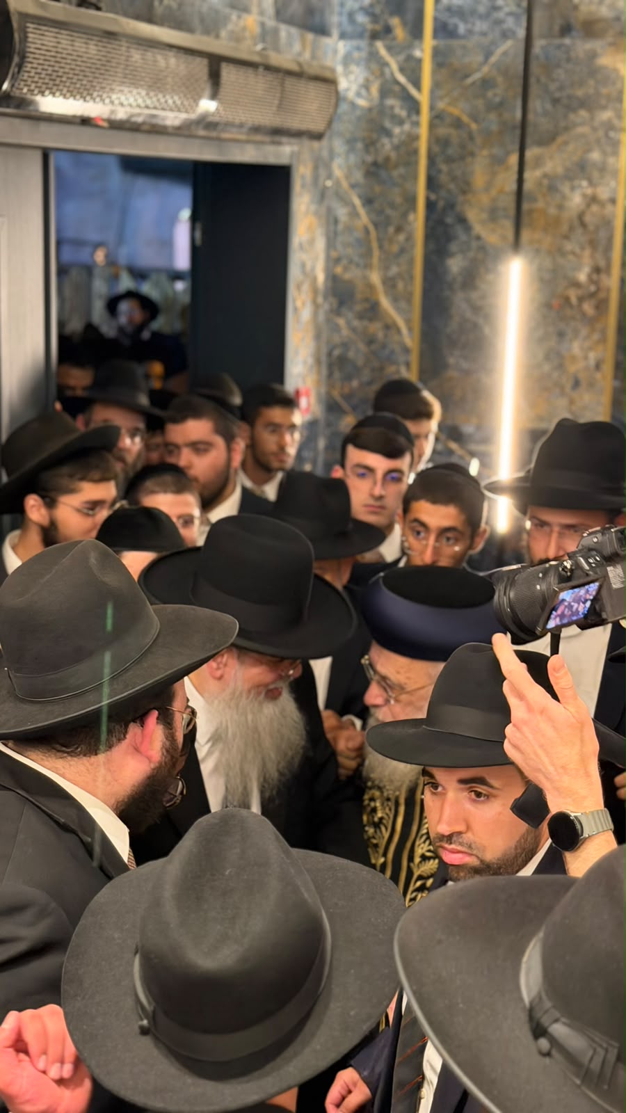 שמחת נישואי נכד הגר"נ בן שמעון