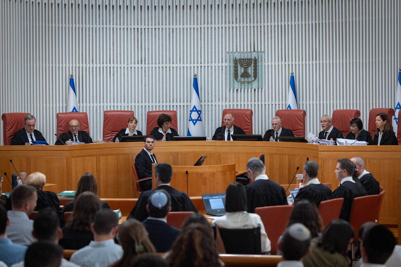הדיון בבג"צ, הבוקר