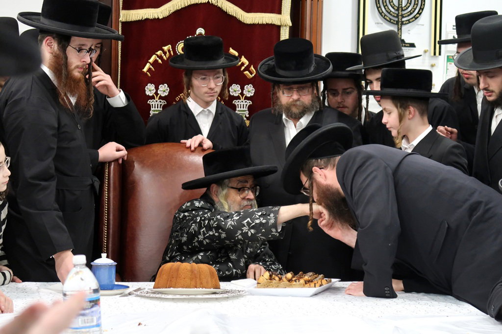 מוצאי תשעה באב אצל האדמו"ר מסאטמר בניו העמשיר