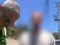 מסרת לי את השם של אח שלך": כשהנהג ניסה לברוח לאחור ושיקר לשוטר | צפו