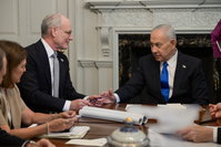 נתניהו הגיע לבית הלבן ונפגש כעת עם הנשיא טראמפ