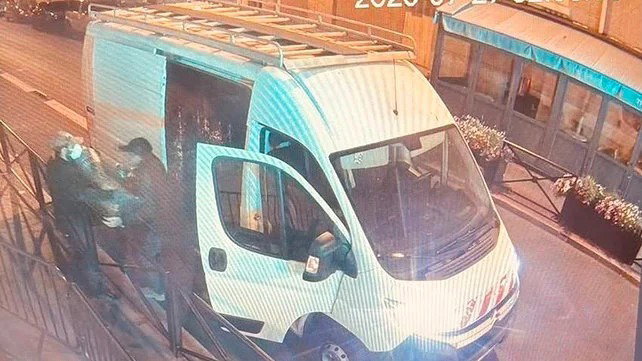 יהדות פריז אבלה: כ-12 ספרי תורה נגנבו באישון לילה; המשטרה בחקירה מואצת | כל הפרטים