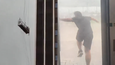 ריקוד המוות על הפיגום: סופה הרסנית מכה ללא רחם בסין 