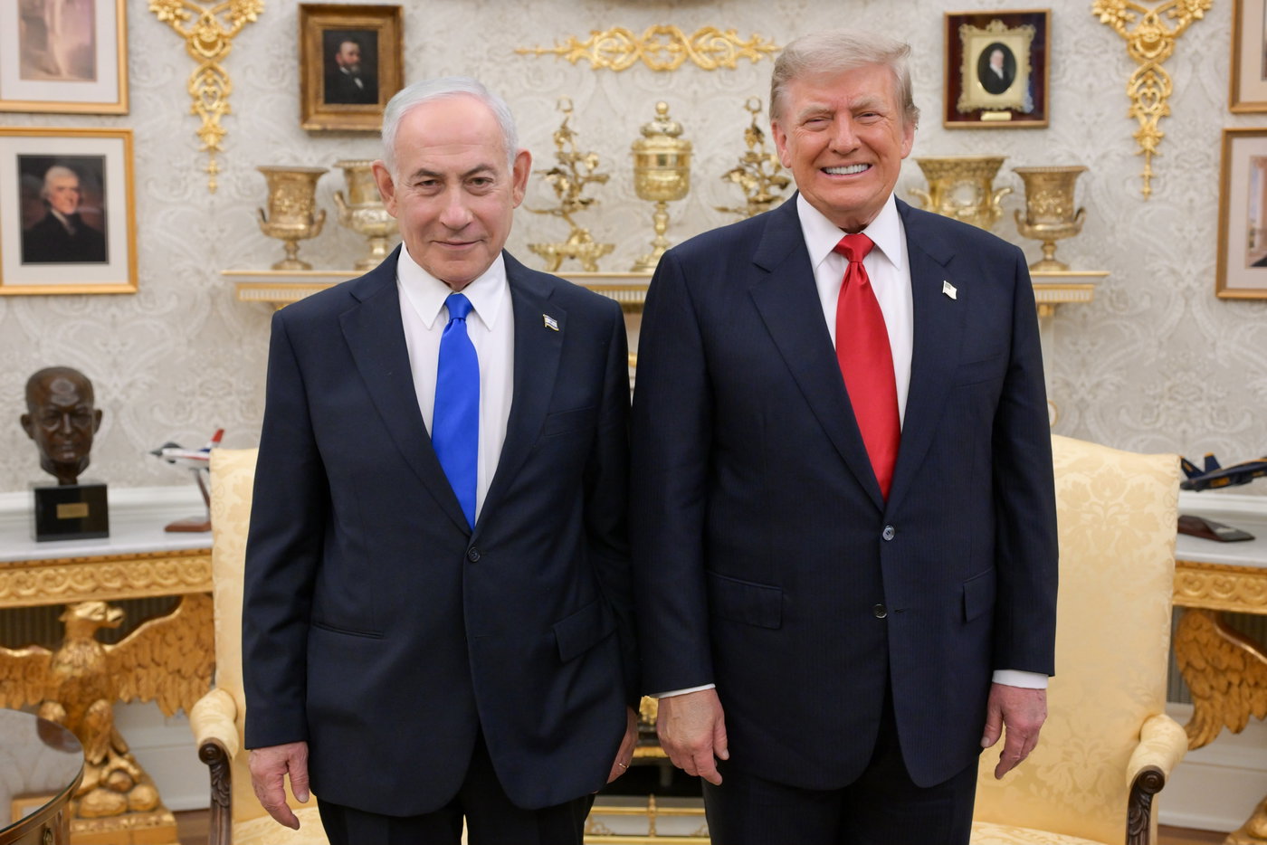גלריה: כך נראים נתניהו וטראמפ בחדר הסגלגל - הפגישה הוגדרה כ"מצוינת" | אלו המשתתפים 