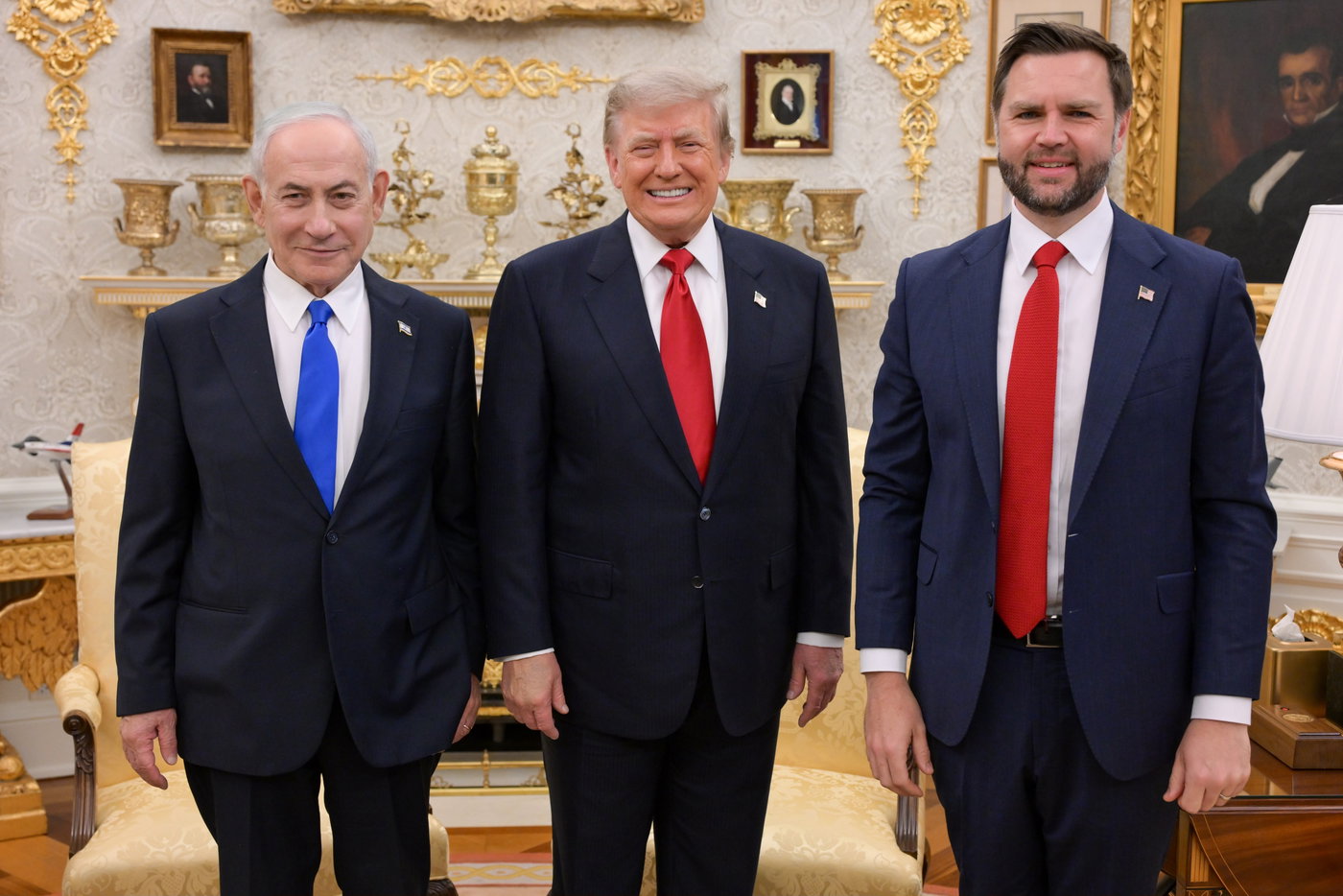 גלריה: כך נראים נתניהו וטראמפ בחדר הסגלגל - הפגישה הוגדרה כ"מצוינת" | אלו המשתתפים 