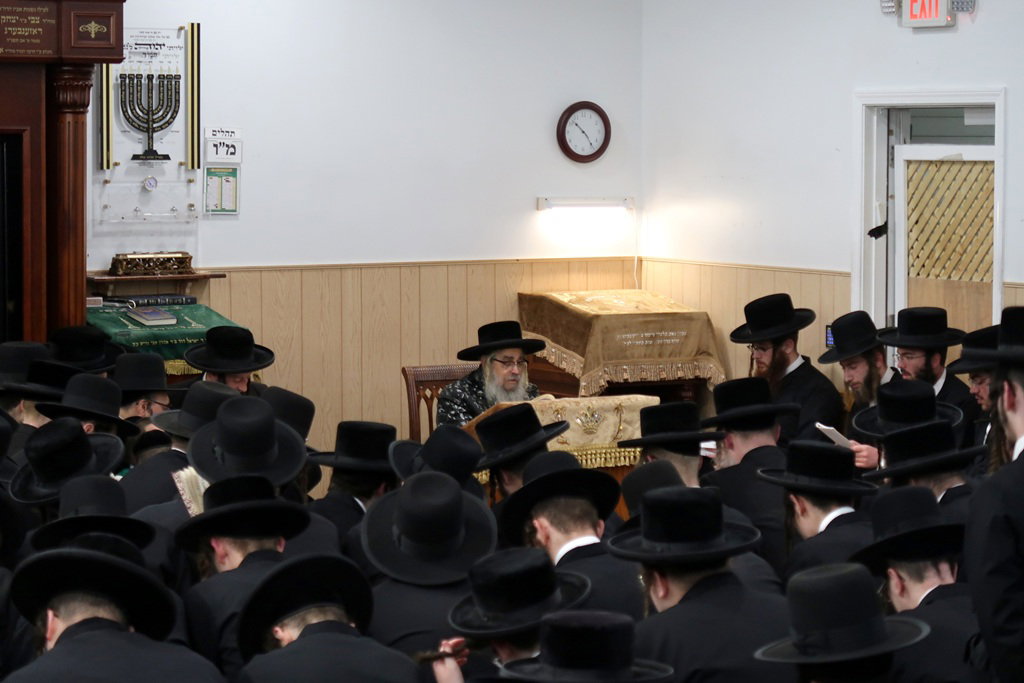 תשעה באב בצל האדמו"ר מסאטמר בניו העמפשיר
