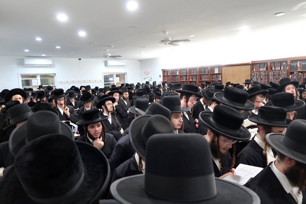 תשעה באב בצל האדמו"ר מסאטמר בניו העמפשיר