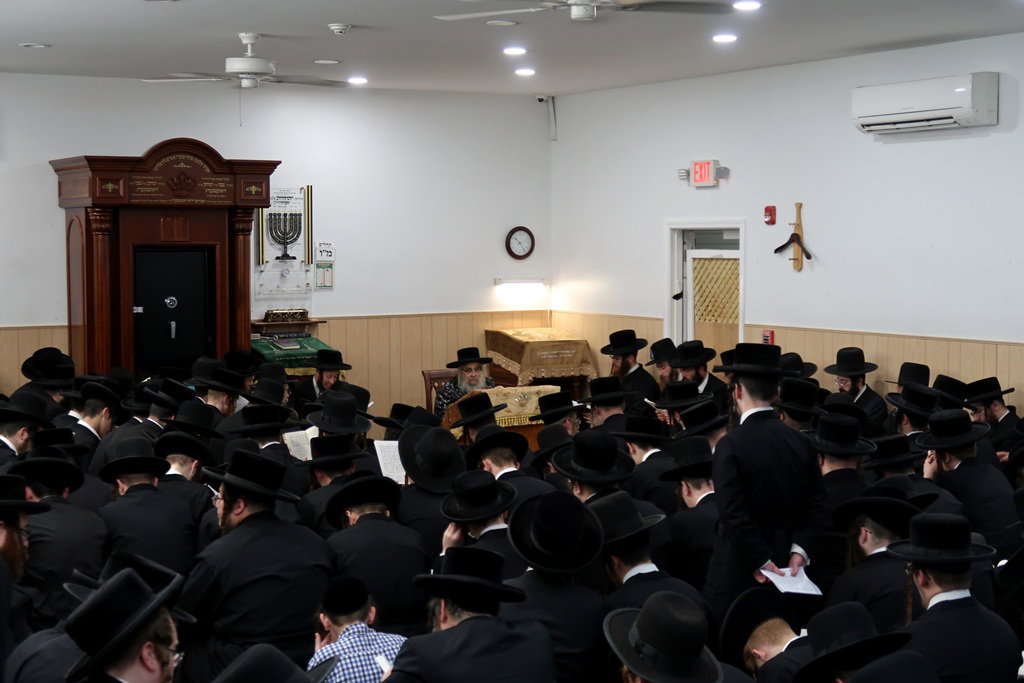 תשעה באב בצל האדמו"ר מסאטמר בניו העמפשיר