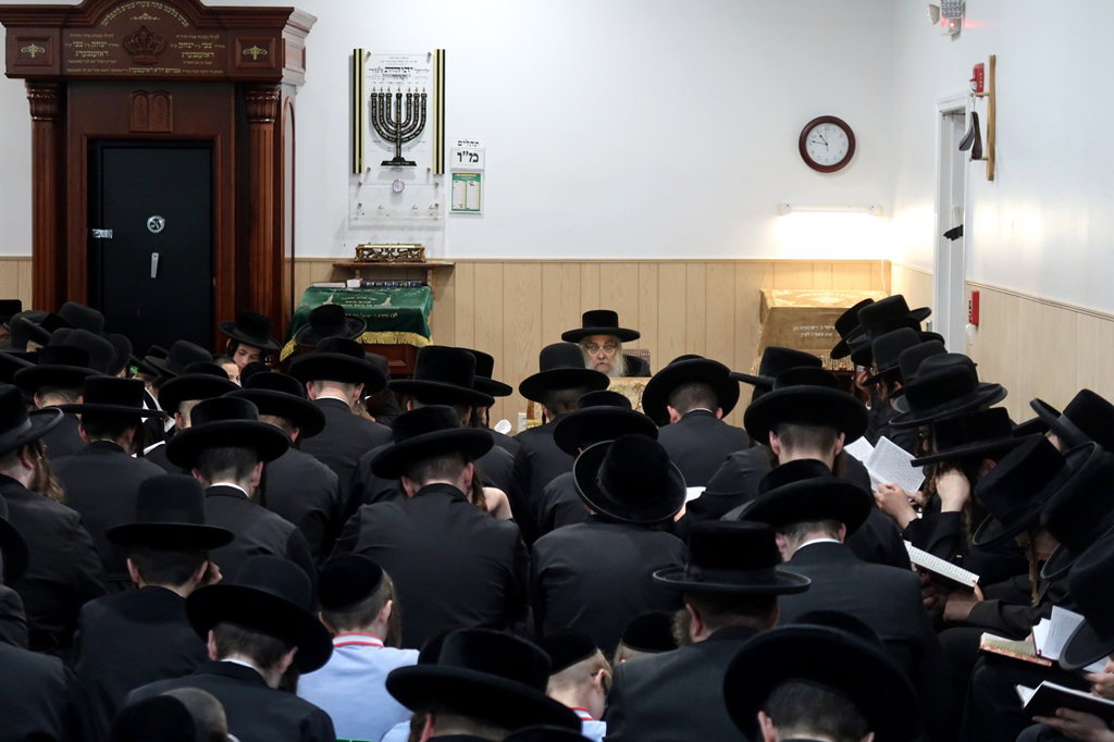 תשעה באב בצל האדמו"ר מסאטמר בניו העמפשיר