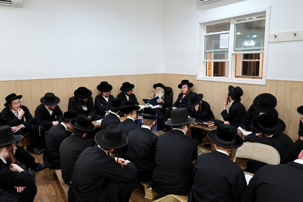 תשעה באב בצל האדמו"ר מסאטמר בניו העמפשיר