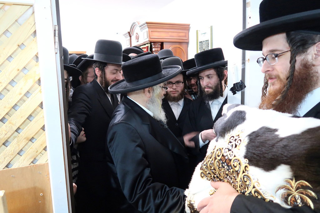 תשעה באב בצל האדמו"ר מסאטמר בניו העמפשיר