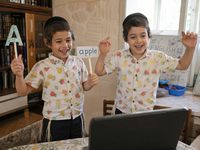 התעסוקה שכובשת את החופש: קורס אנגלית לילדים ב-49 ש"ח בלבד