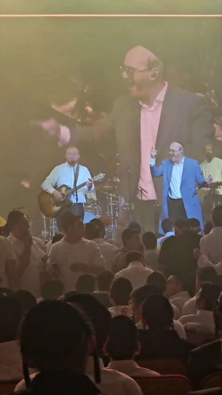 פיני איינהורן ויצחק בן ארזה מבצעים את "בואי הרוח"