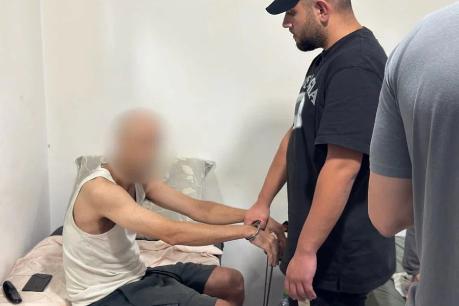 השאיר מכתב איומים: זה החשוד בתקיפת בניין חדשות 12, הועבר לחקירה