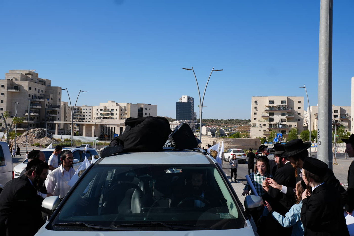 דגלים ועשרות כלי רכב: "שיירת התמיכה" לעשרות עצורי סולברג | צפו