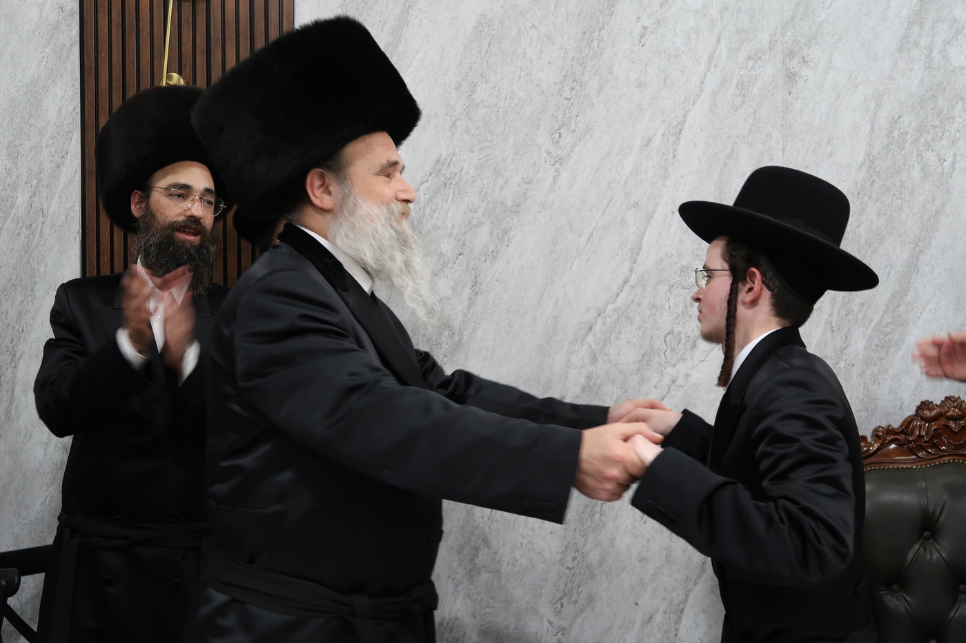 שמחת אירוסי נכדת האדמו"ר מאשלג בני היכלא