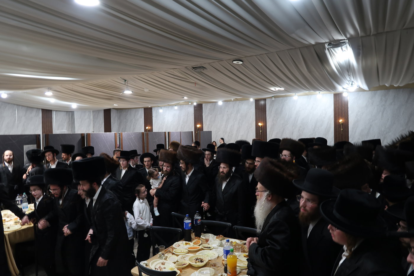 שמחת אירוסי נכדת האדמו"ר מאשלג בני היכלא