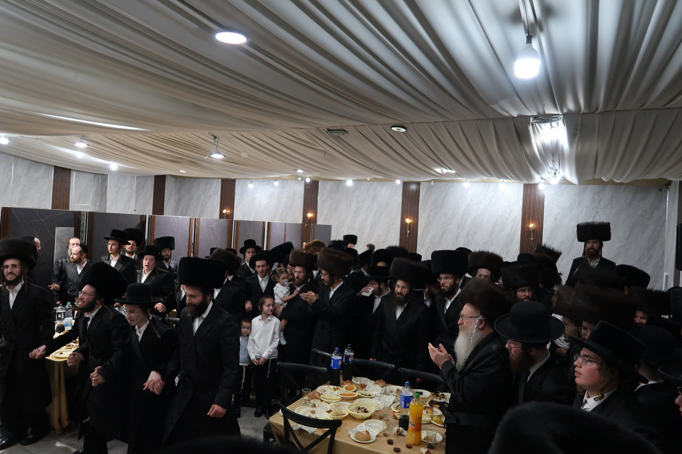 שמחת אירוסי נכדת האדמו"ר מאשלג בני היכלא
