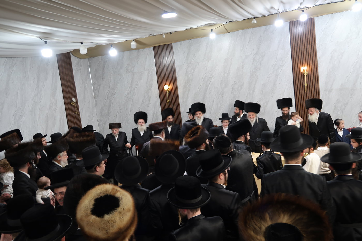 שמחת אירוסי נכדת האדמו"ר מאשלג בני היכלא