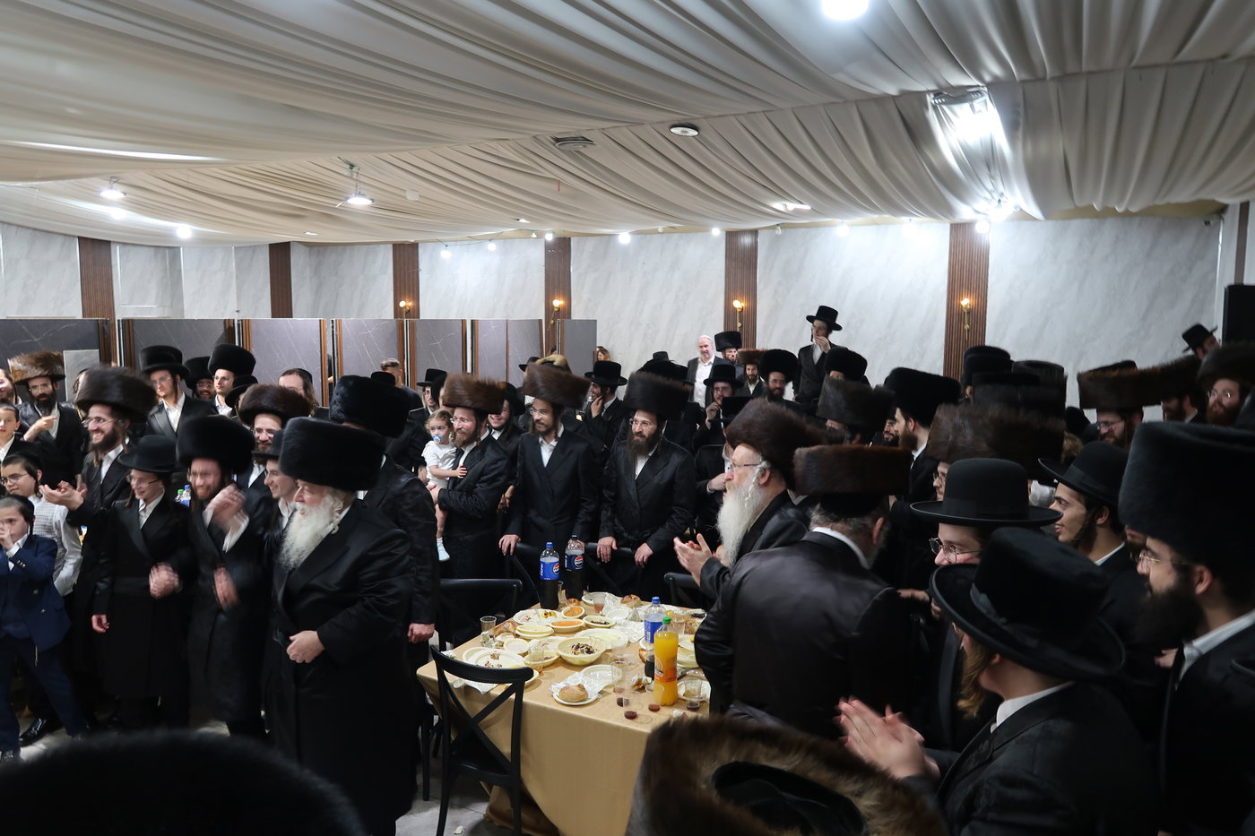 שמחת אירוסי נכדת האדמו"ר מאשלג בני היכלא