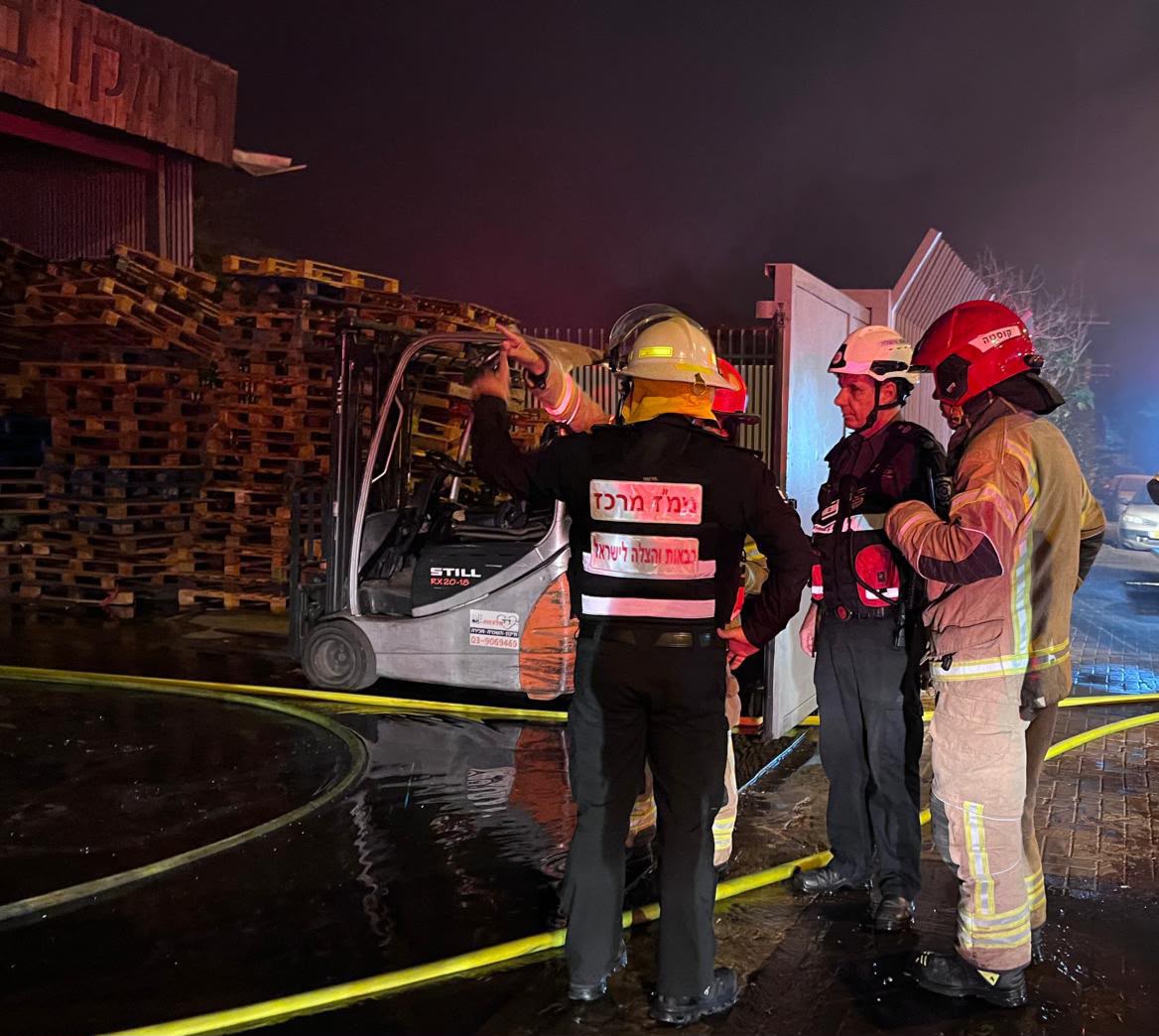 זירת השריפות בהוד השרון ופתח תקוה