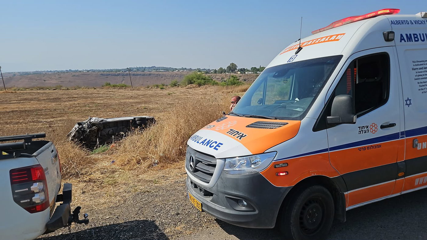 תאונה מחרידה: רכב נמעך לחלוטין מהמיניבוס, הרוג במקום וילדים פצועים