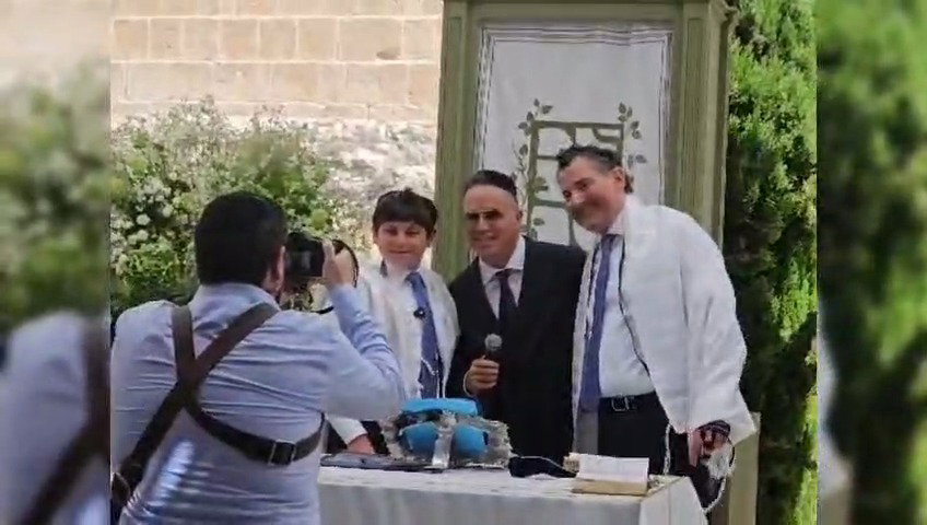 שוואקי משמח בבר מצווה