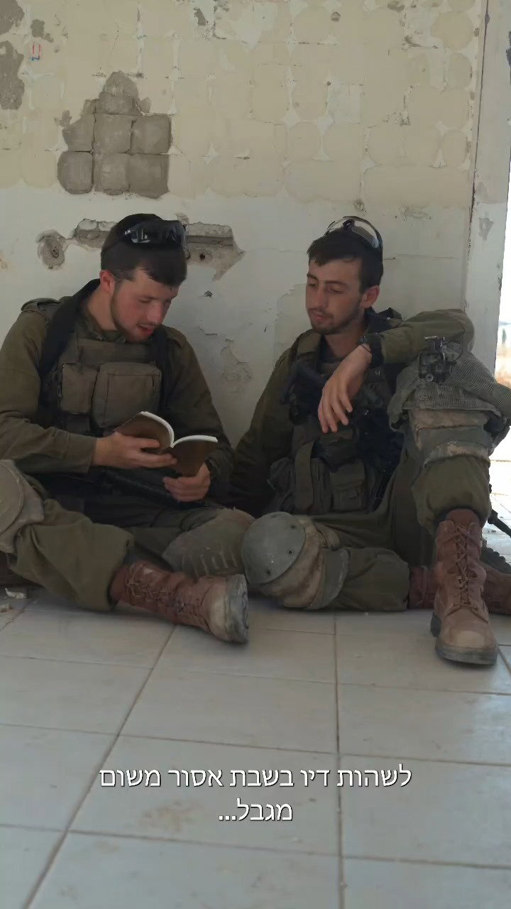 שגרת חיים הכוללת זמני תפילה, לימוד תורה, הקפדה על כללי ההלכה ומעטפת חברתית חרדית