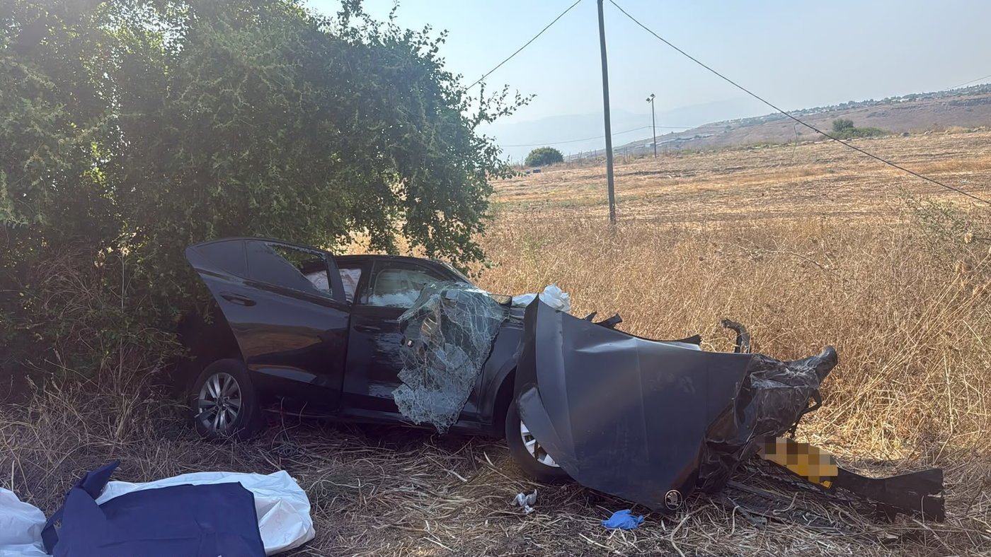 תאונה מחרידה: רכב נמעך לחלוטין מהמיניבוס, הרוג במקום וילדים פצועים
