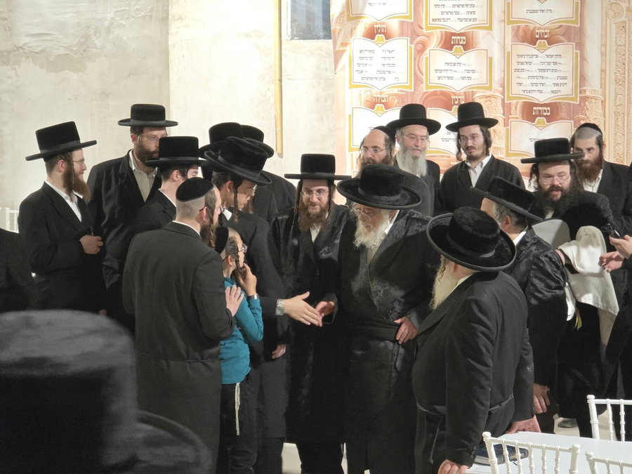 האדמו"ר מתולדות אהרן בקרעסטיר