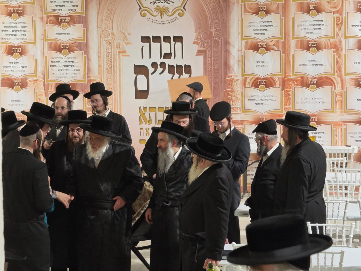 האדמו"ר מתולדות אהרן בקרעסטיר