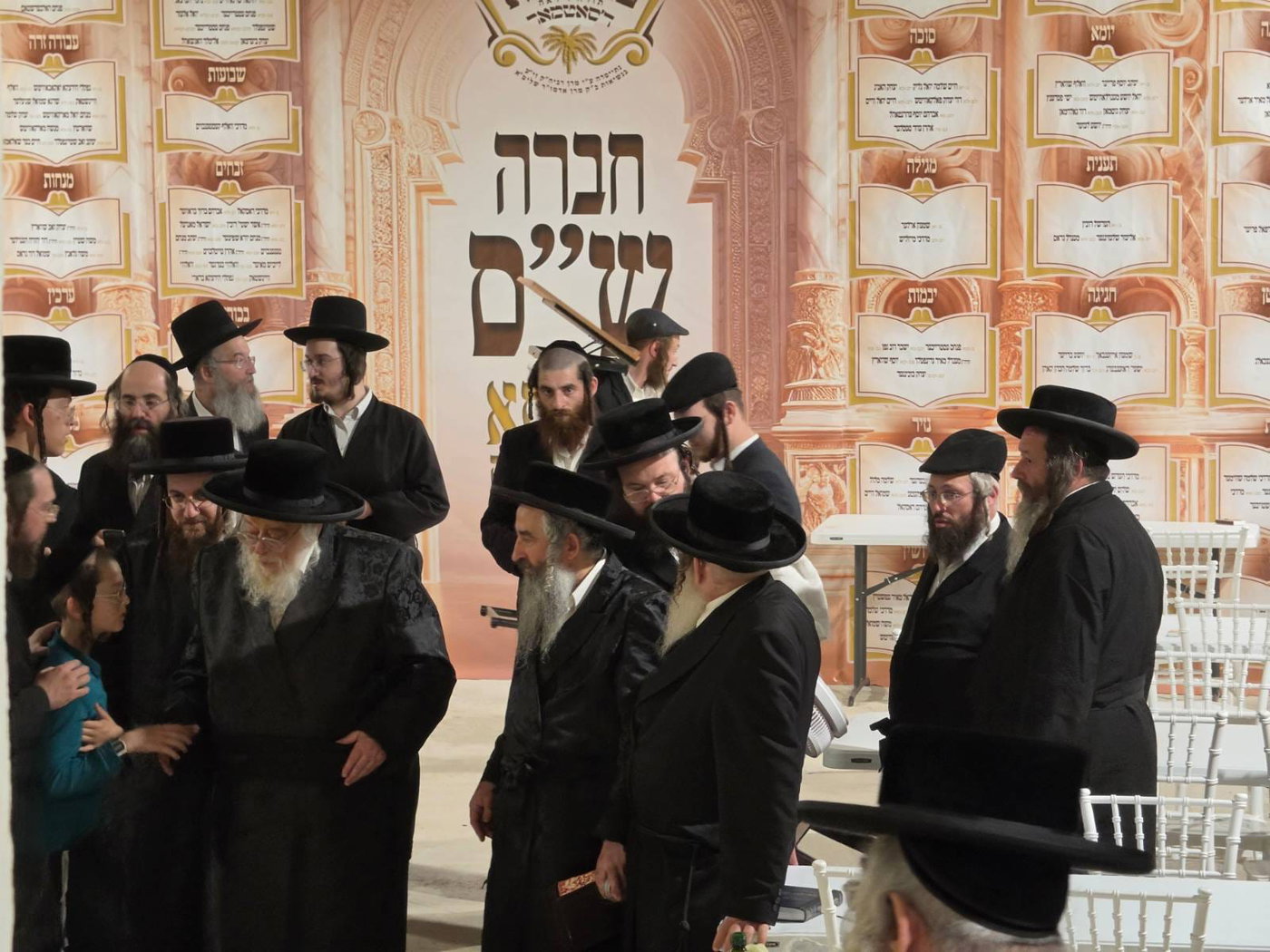 האדמו"ר מתולדות אהרן בקרעסטיר