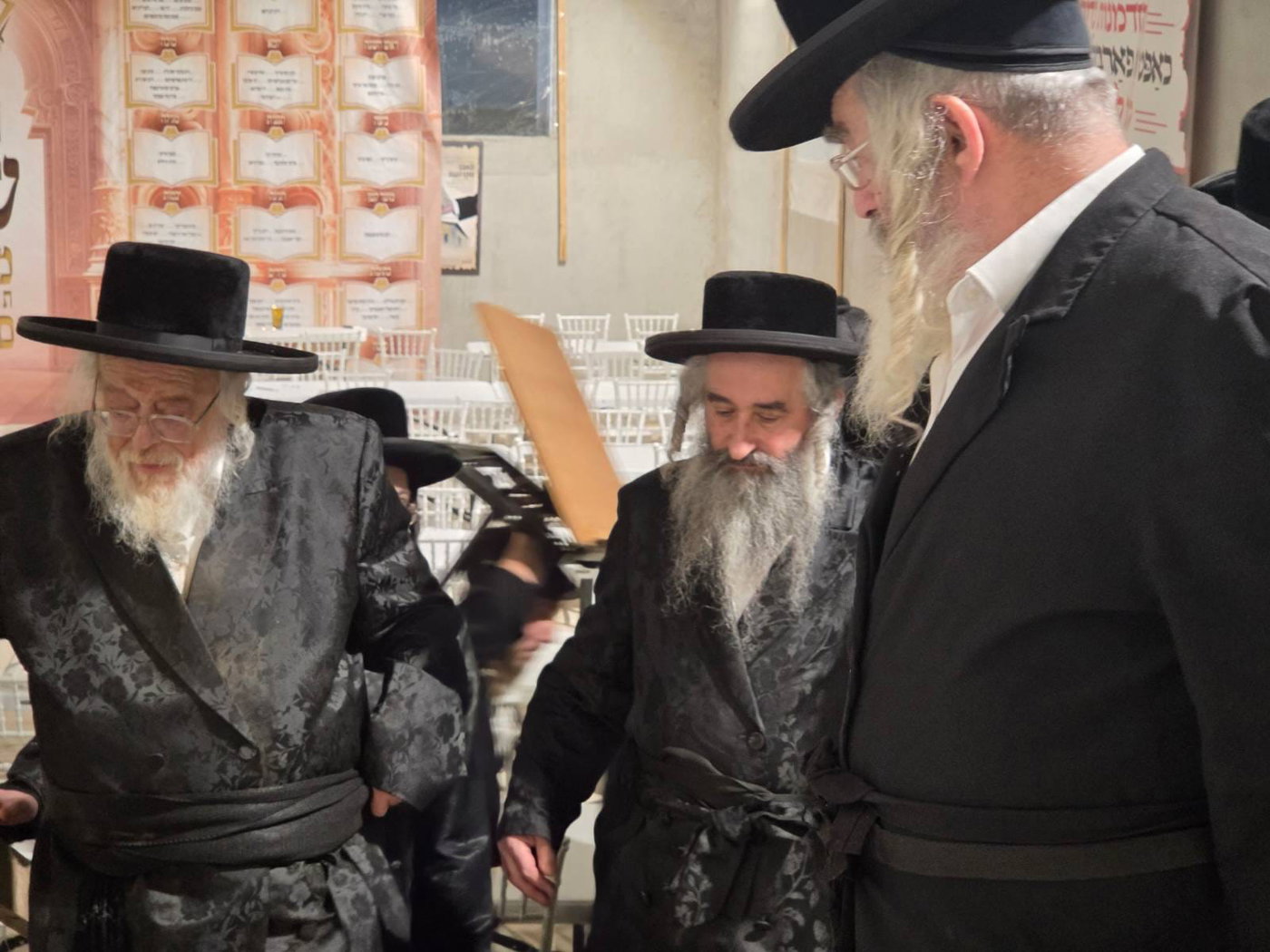 האדמו"ר מתולדות אהרן בקרעסטיר