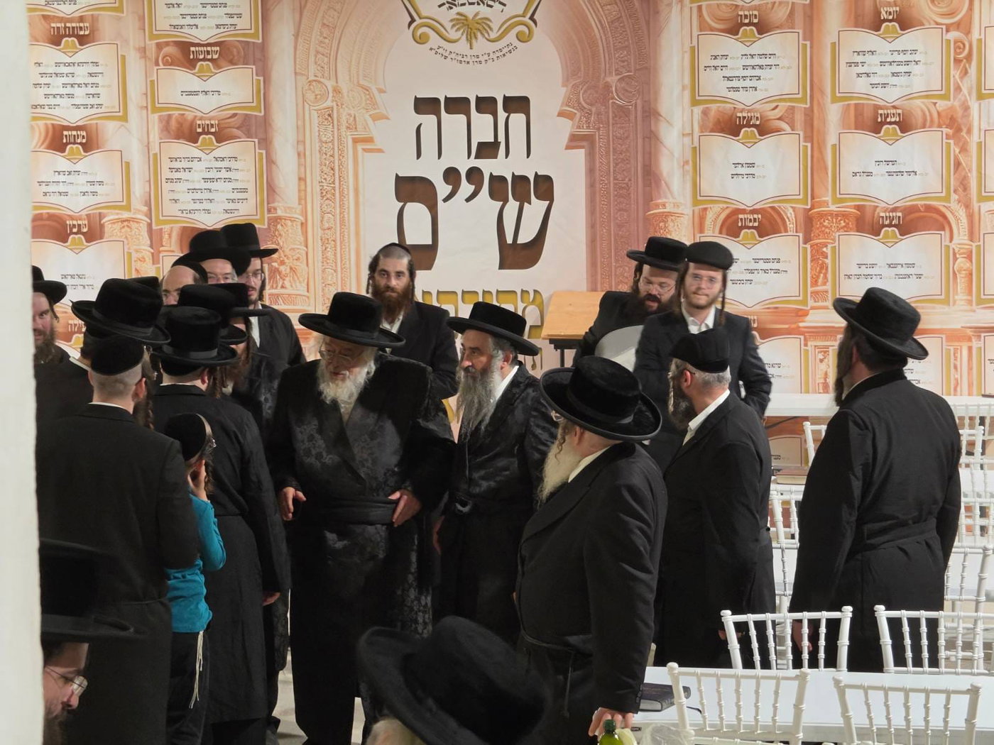 האדמו"ר מתולדות אהרן בקרעסטיר