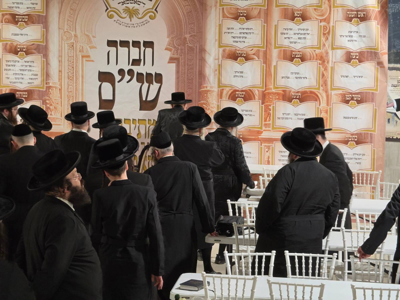 האדמו"ר מתולדות אהרן בקרעסטיר