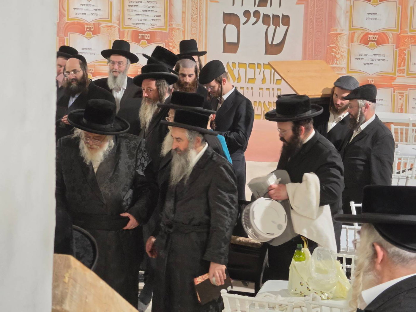 האדמו"ר מתולדות אהרן בקרעסטיר