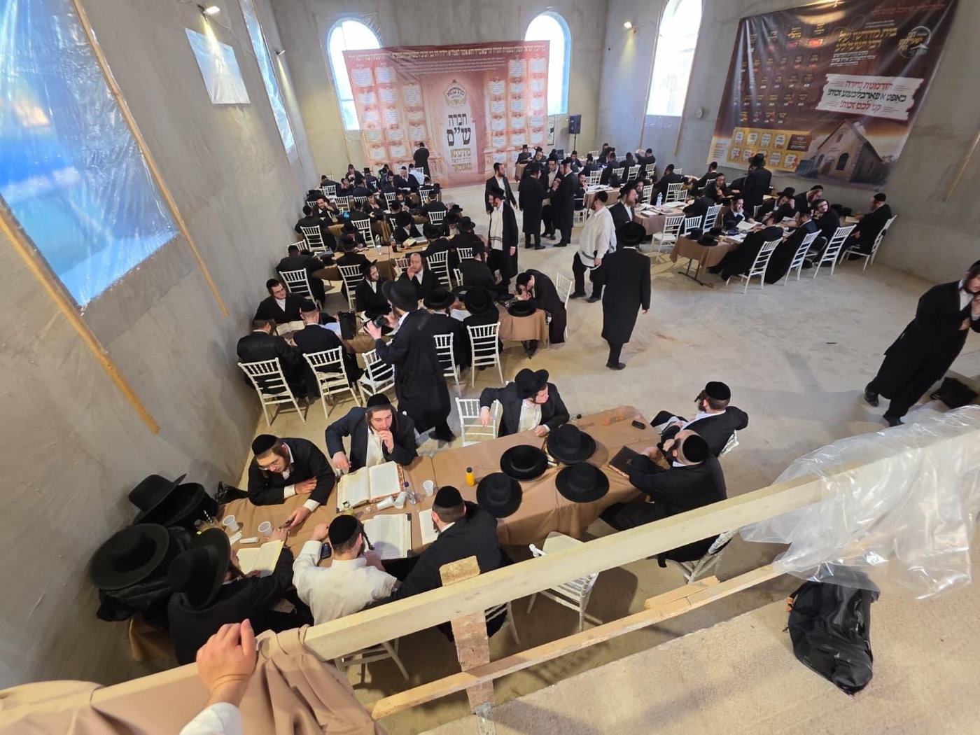 האדמו"ר מתולדות אהרן בקרעסטיר