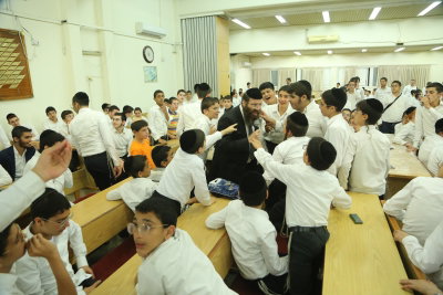500 בני ישיבות גדשו את המיזם התורני "שטייגען ליל שישי" בבני ברק