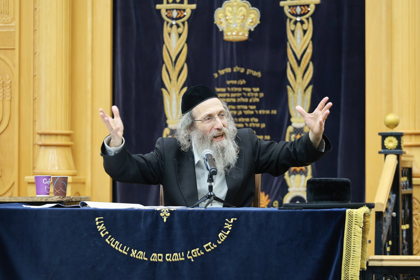 הרה"צ רבי אלימלך בידרמן בהתוועדות ליל שישי בחיפה