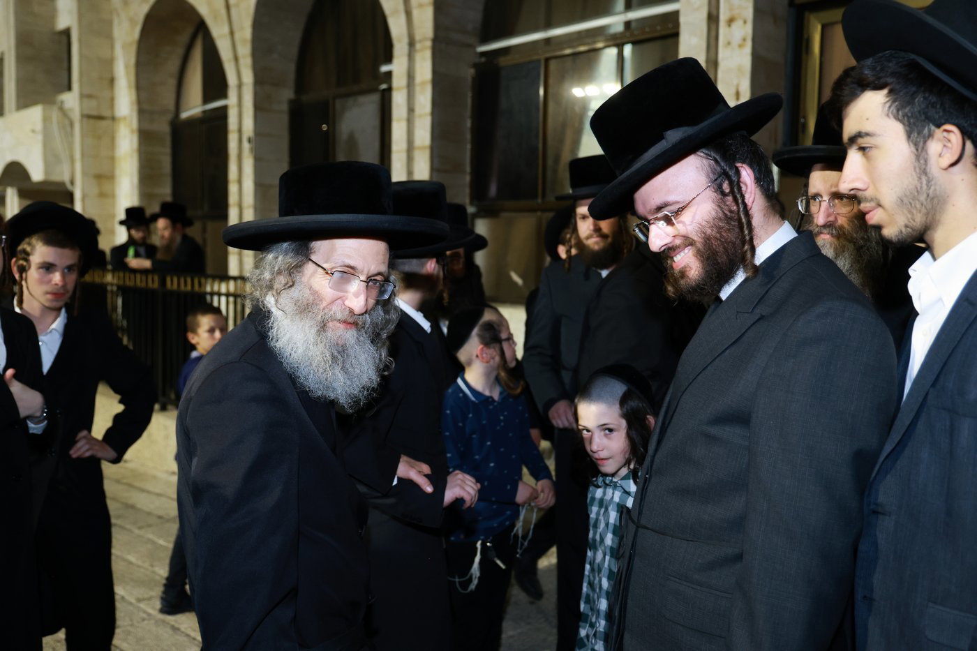 הרה"צ רבי אלימלך בידרמן בהתוועדות ליל שישי בחיפה