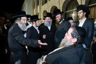 הרה"צ רבי אלימלך בידרמן בהתוועדות ליל שישי בחיפה